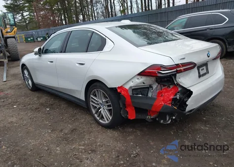 2025 BMW 530I xDrive из США, поврежденный, VIN WBA53FJ09SCU82819